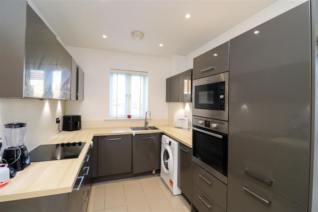 Property photo 3 of 19 Kitchen/Breakfast Room