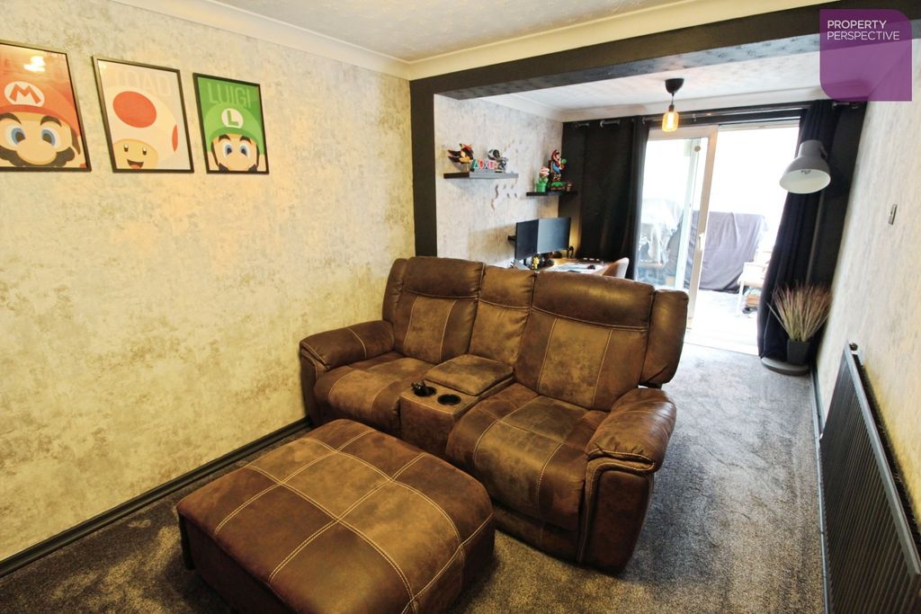 Property photo 3 of 10 Dining Room