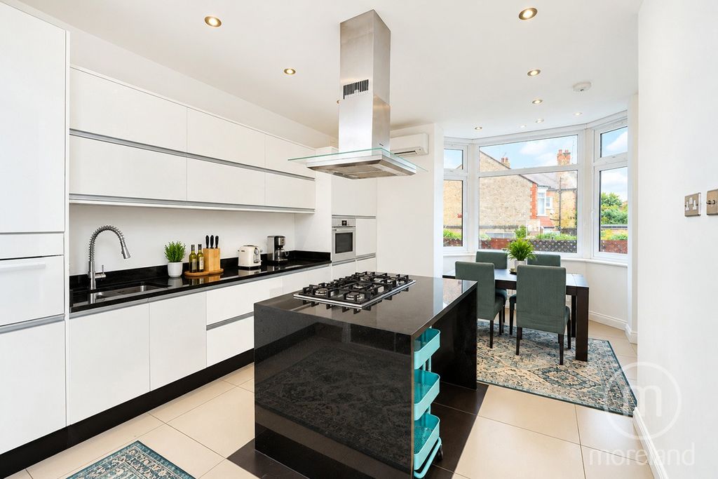 Property photo 3 of 18 5521493