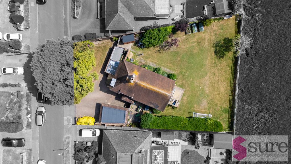 Property photo 3 of 31 Dean Court Road, 94-008Bw