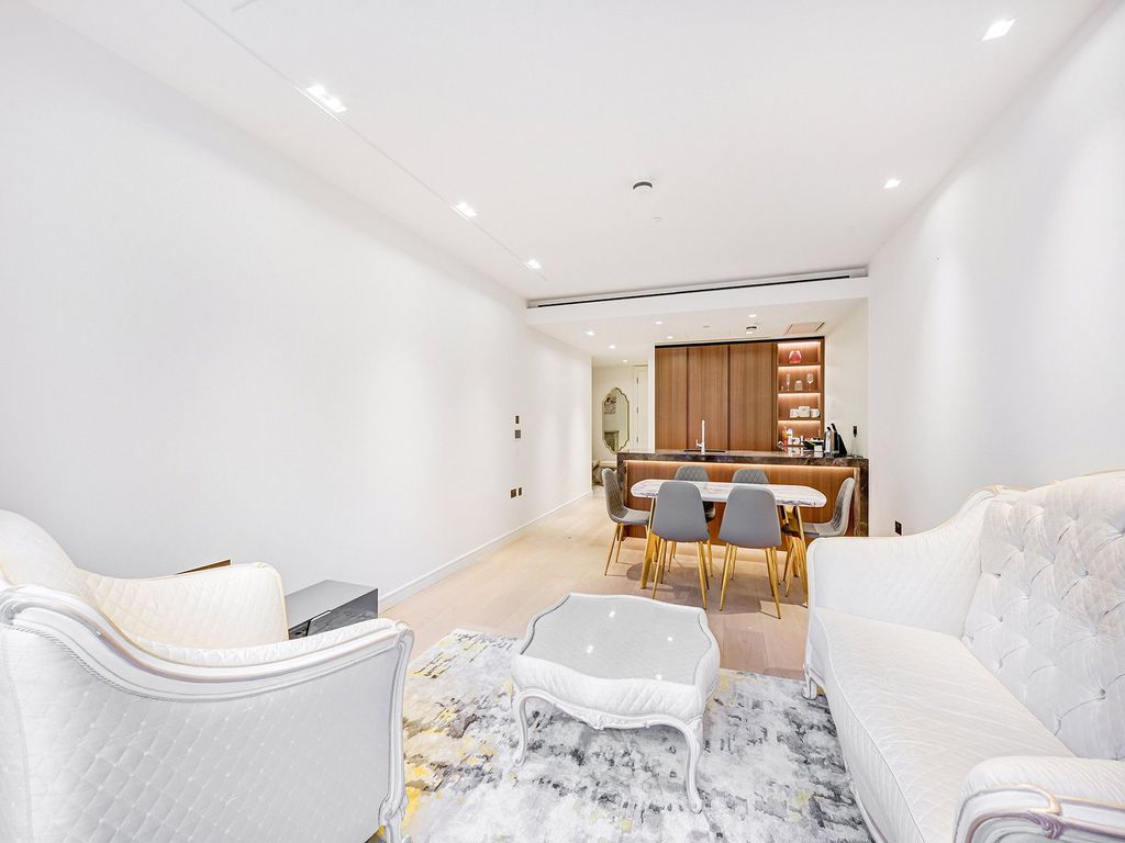 Property photo 1 of 15 Lincoln Square