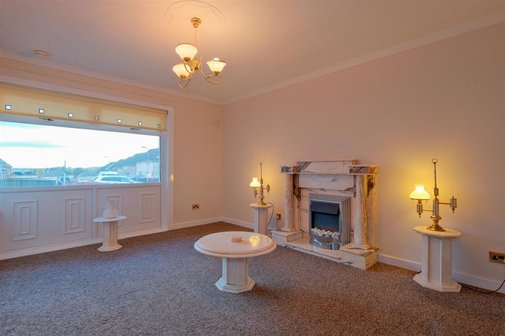 Property photo 2 of 19 Lounge