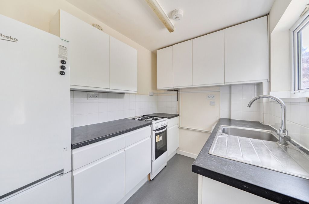 Property photo 3 of 11 Kitchen