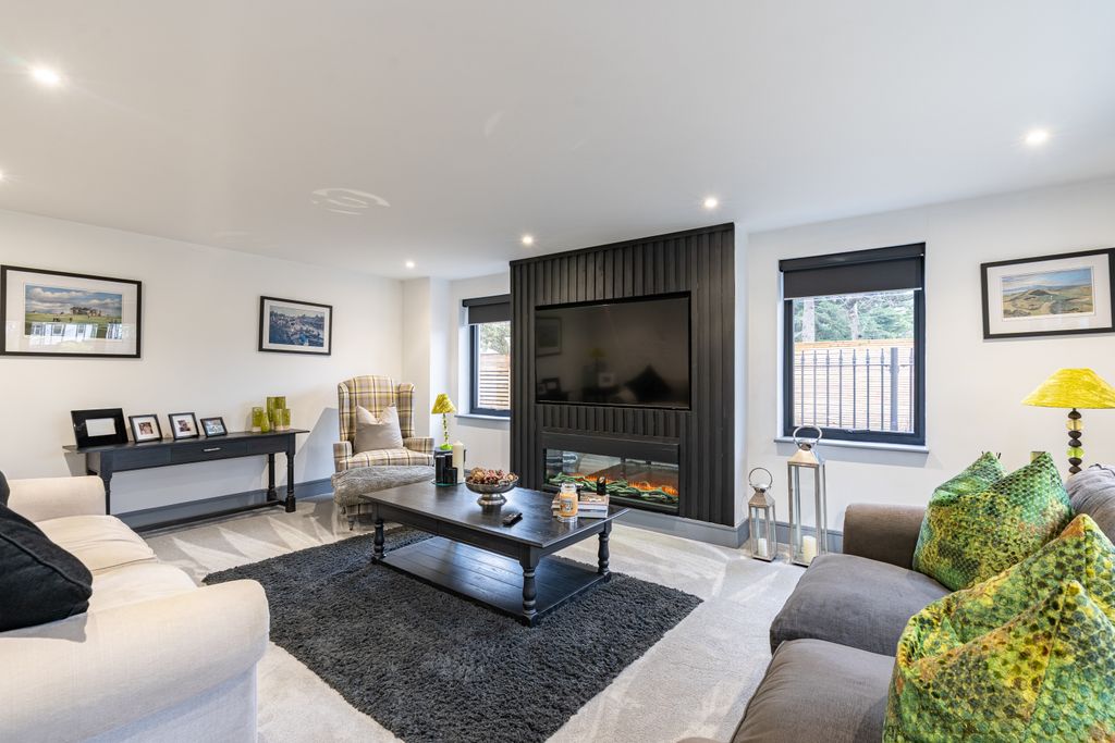 Property photo 3 of 35 Whinhillroad15