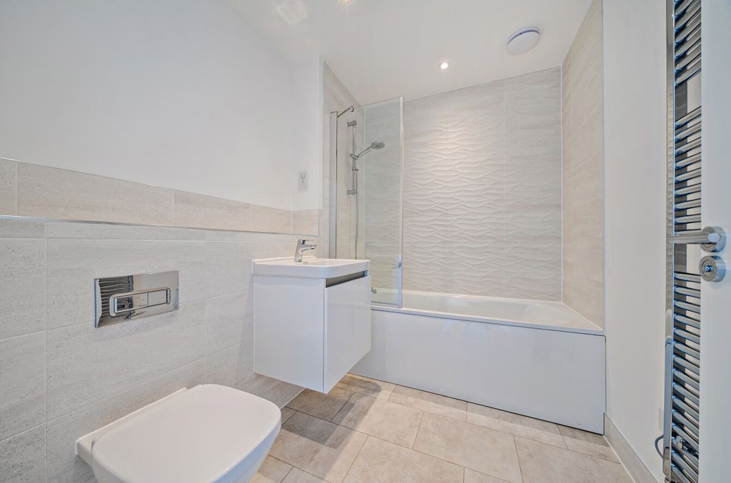 Additional image 10 of 3 bed end terrace house to rentHarebell Way, Winchester, Hampshire SO22