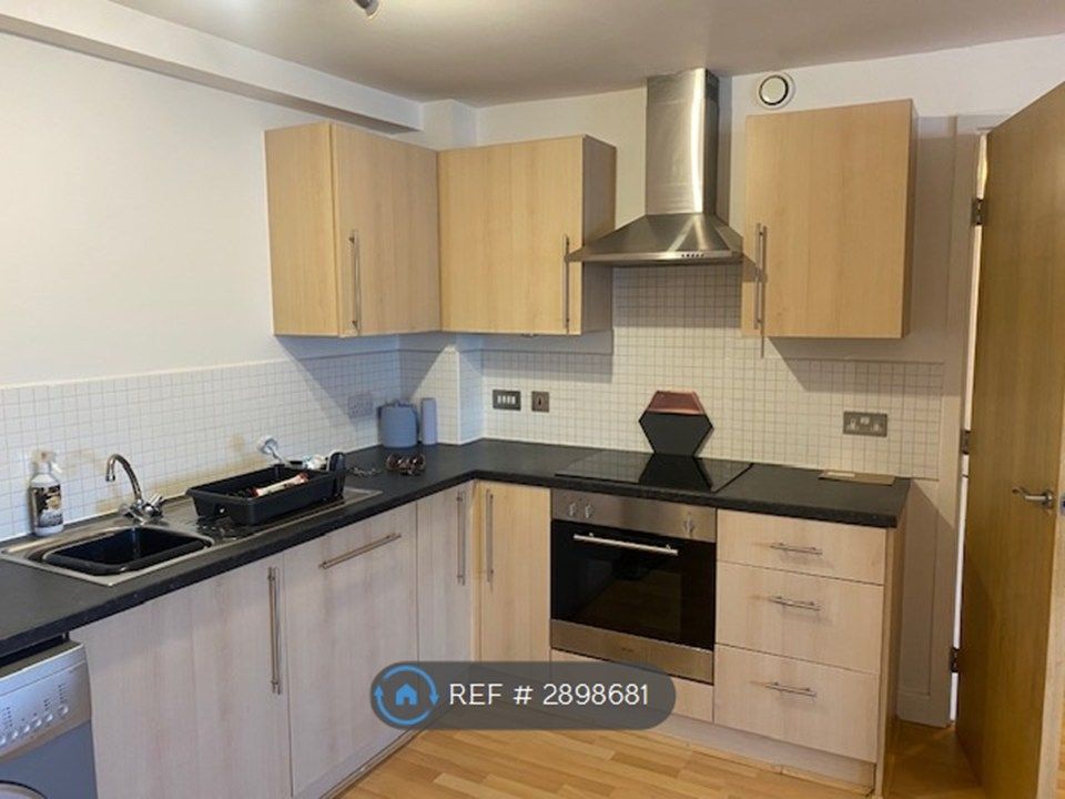 Property photo 3 of 11 Kitchen