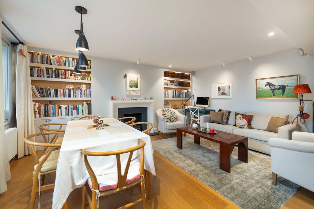 Property photo 3 of 18 Reception