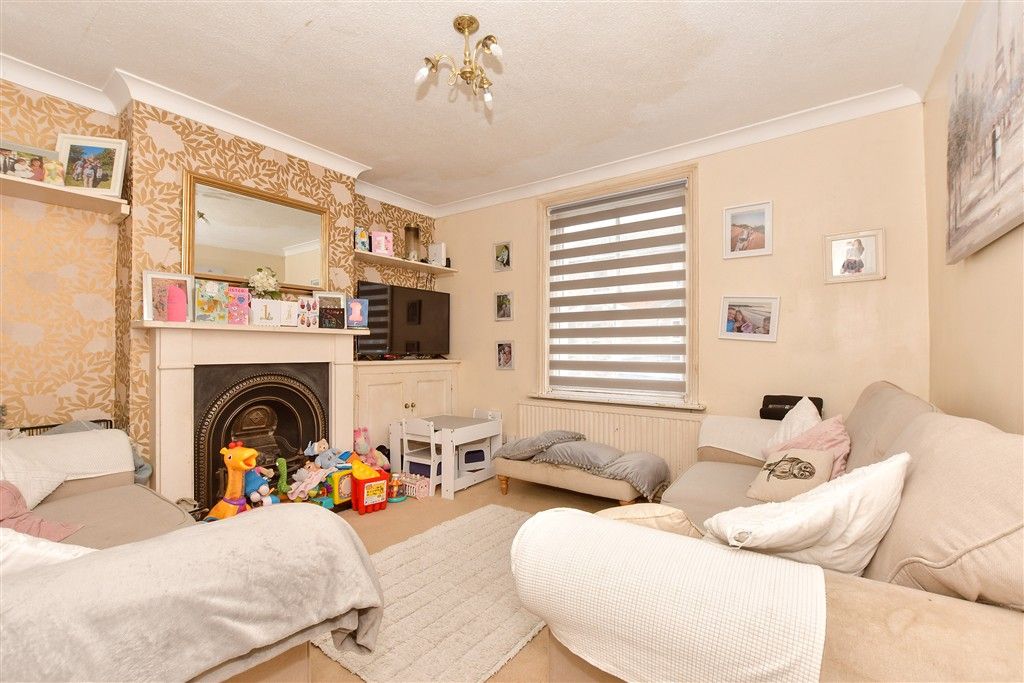 Property photo 3 of 11 Lounge