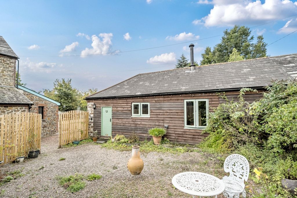 Property photo 2 of 23 Picture No. 28