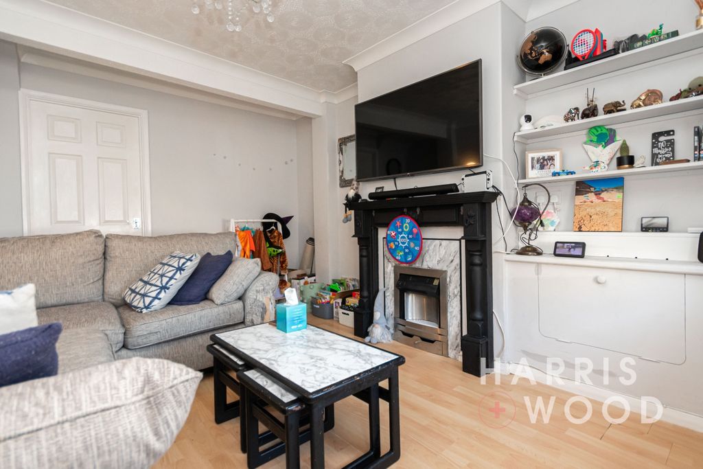 Property photo 2 of 14 4374372