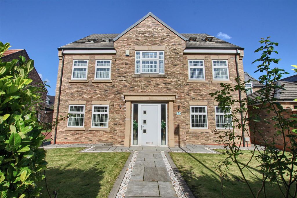 Property photo 1 of 18