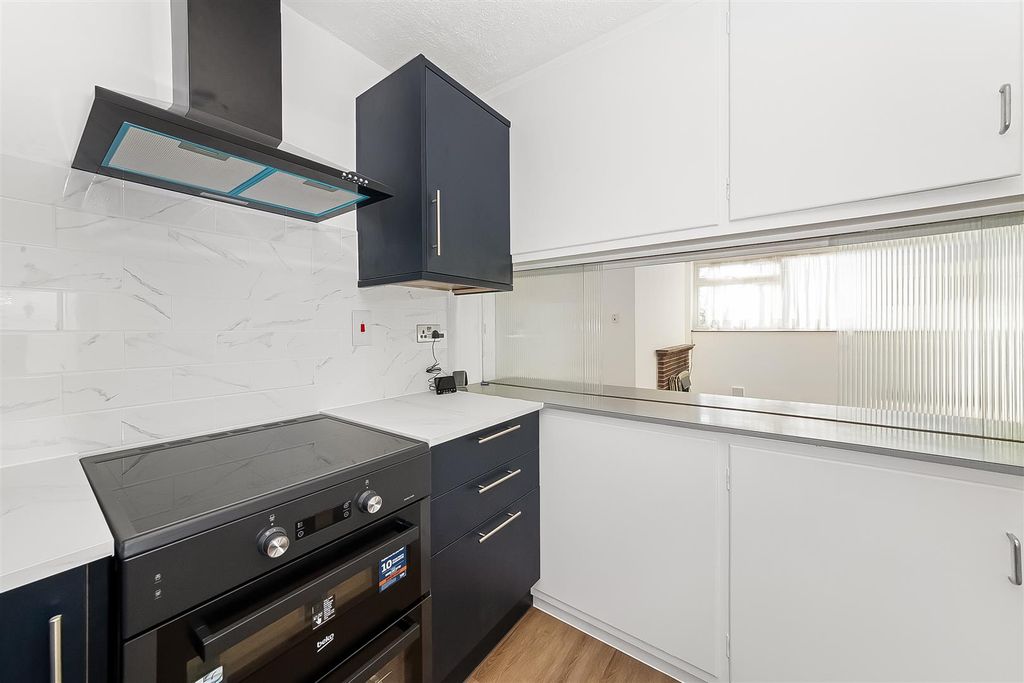 Property photo 3 of 15 Kitchen