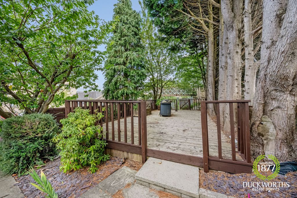 Property photo 2 of 33