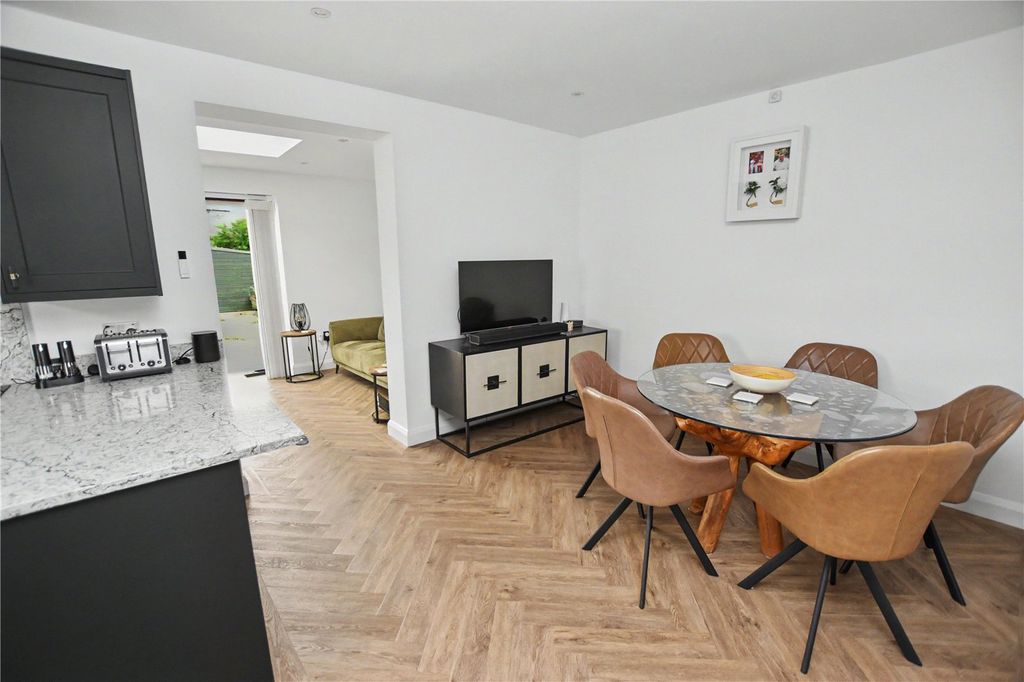 Property photo 3 of 16 Picture No. 12