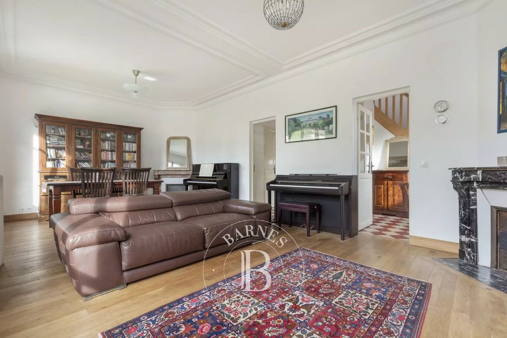 Property photo 3 of 11