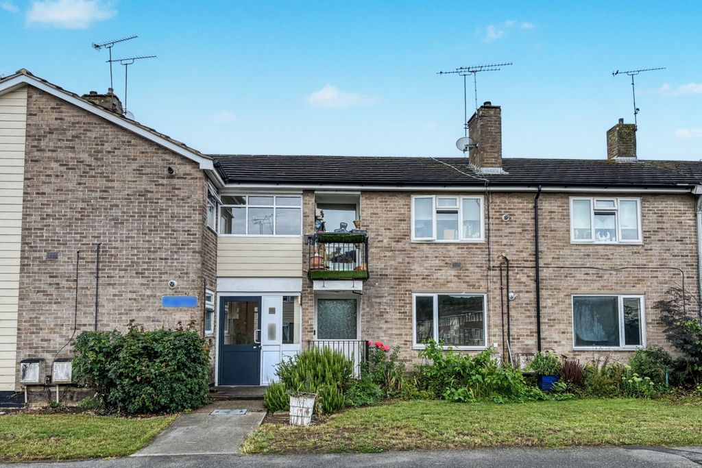 Property photo 1 of 12 20 Butneys, Basildon, Essex, Ss14 2Dj
