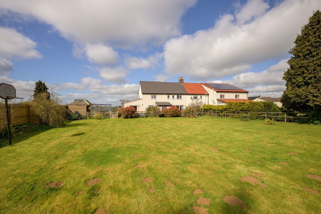 Property photo 2 of 25