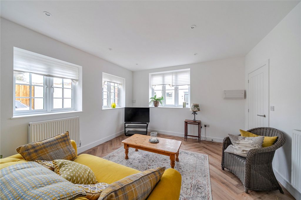 Property photo 2 of 18 Picture No. 10