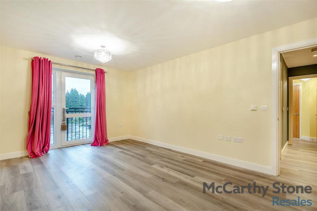 Property photo 2 of 25 8673673-Interior05.Jpg