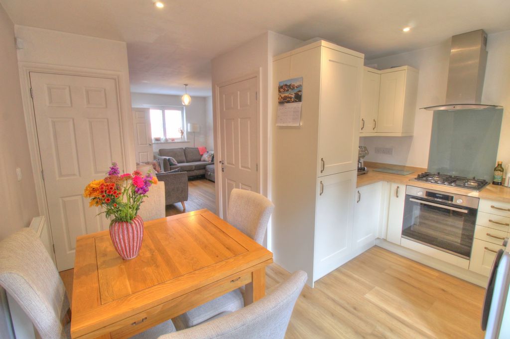 Property photo 3 of 14 Kitchen Diner