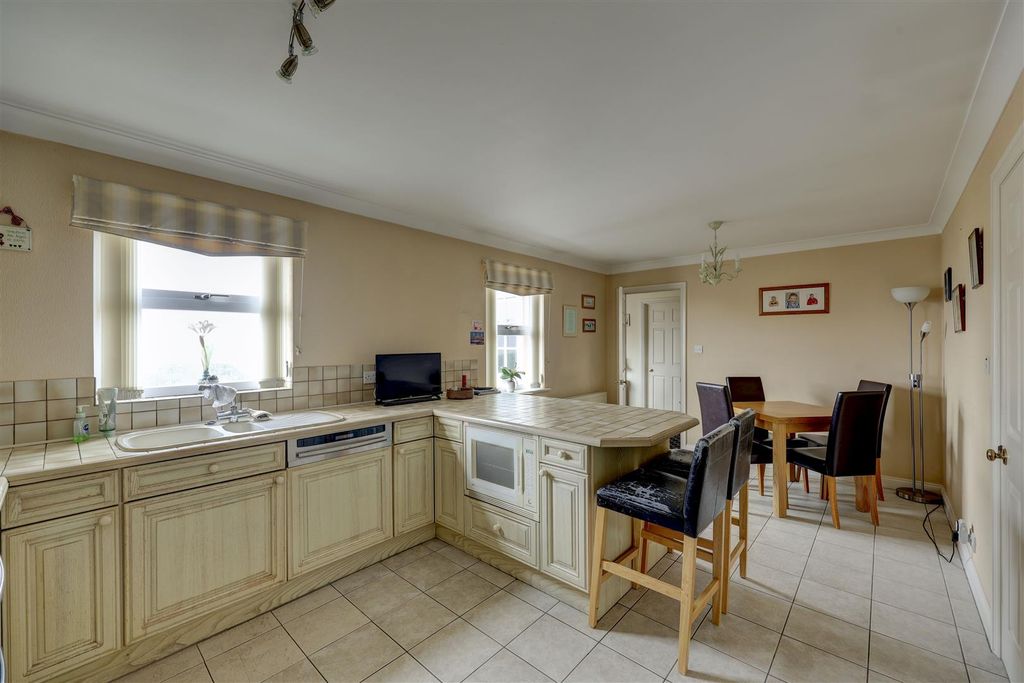 Property photo 3 of 18 Kitchen Diner