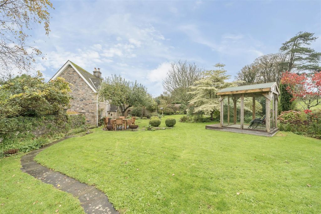 Property photo 2 of 19 Bcgarden.Jpg