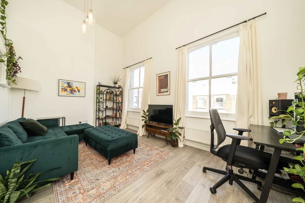 Property photo 2 of 7