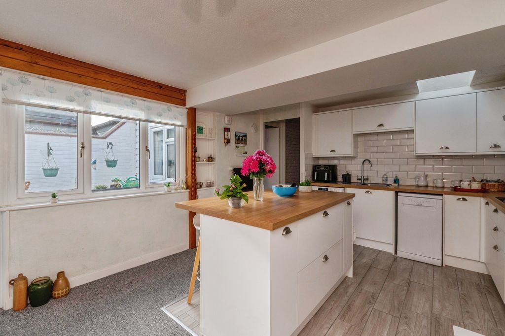 Property photo 3 of 18 43Beambridgeplacebeambridgeplacebasildonss133Ln-8