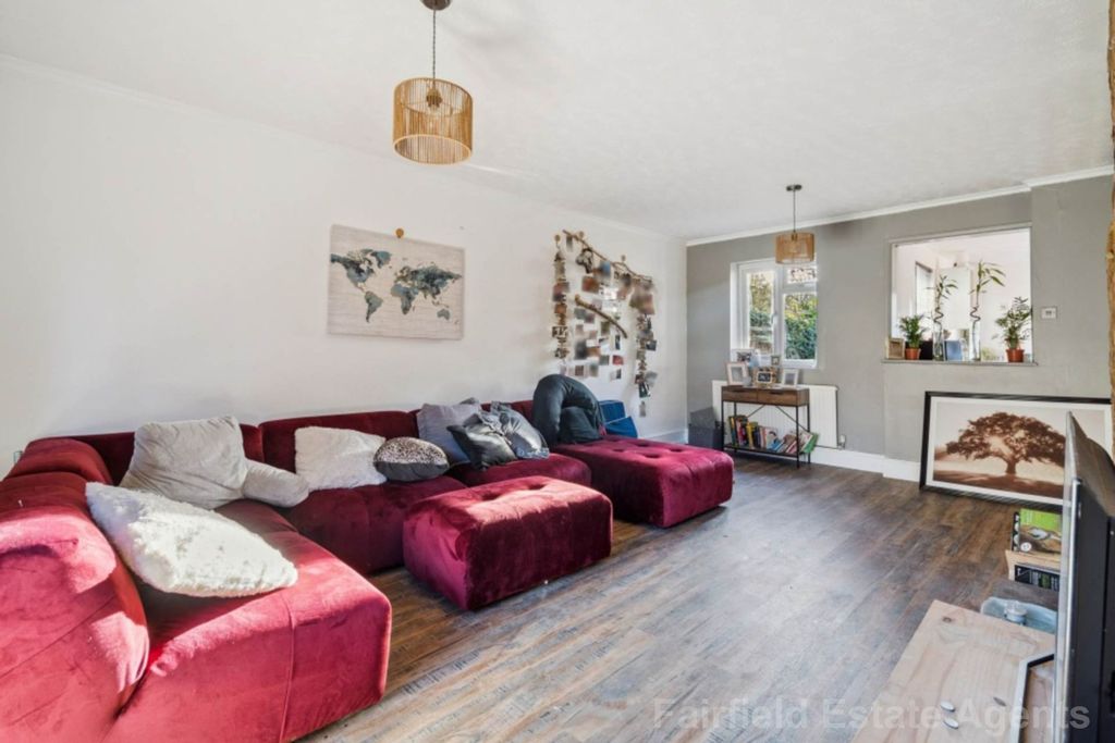 Property photo 3 of 13