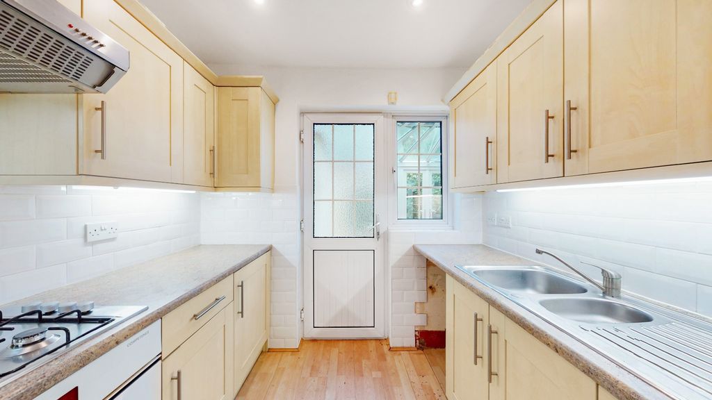 Property photo 2 of 15 4139503