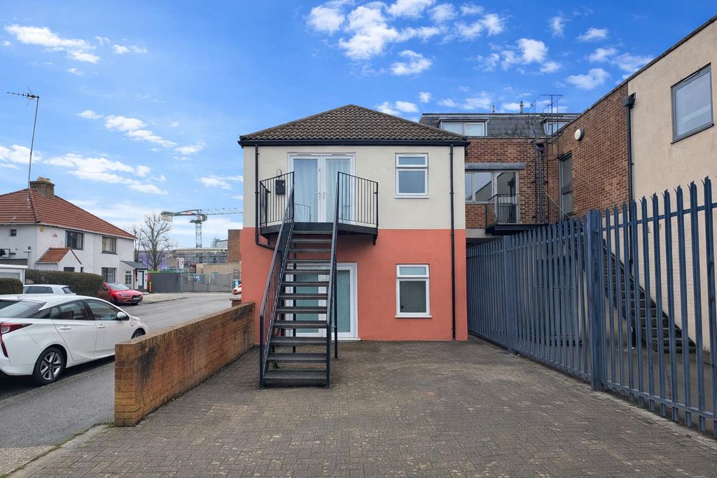 Property photo 1 of 5 Chatgpt Image Feb 11, 2026, 01_54_48 Pm.Png