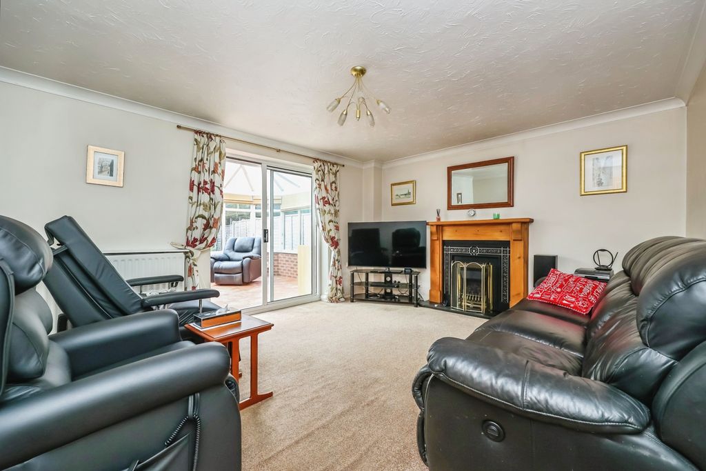 Property photo 3 of 33