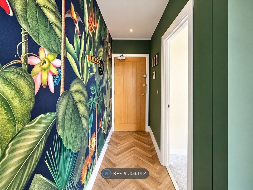Property photo 2 of 6 Hallway