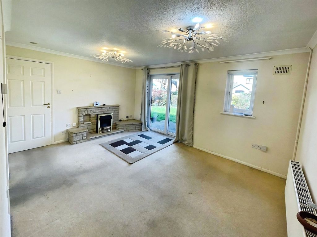 Property photo 3 of 11 Lounge