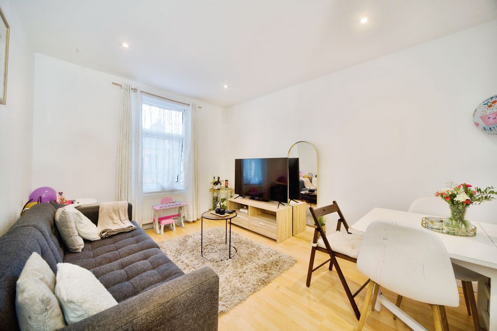 Property photo 1 of 16 Photography