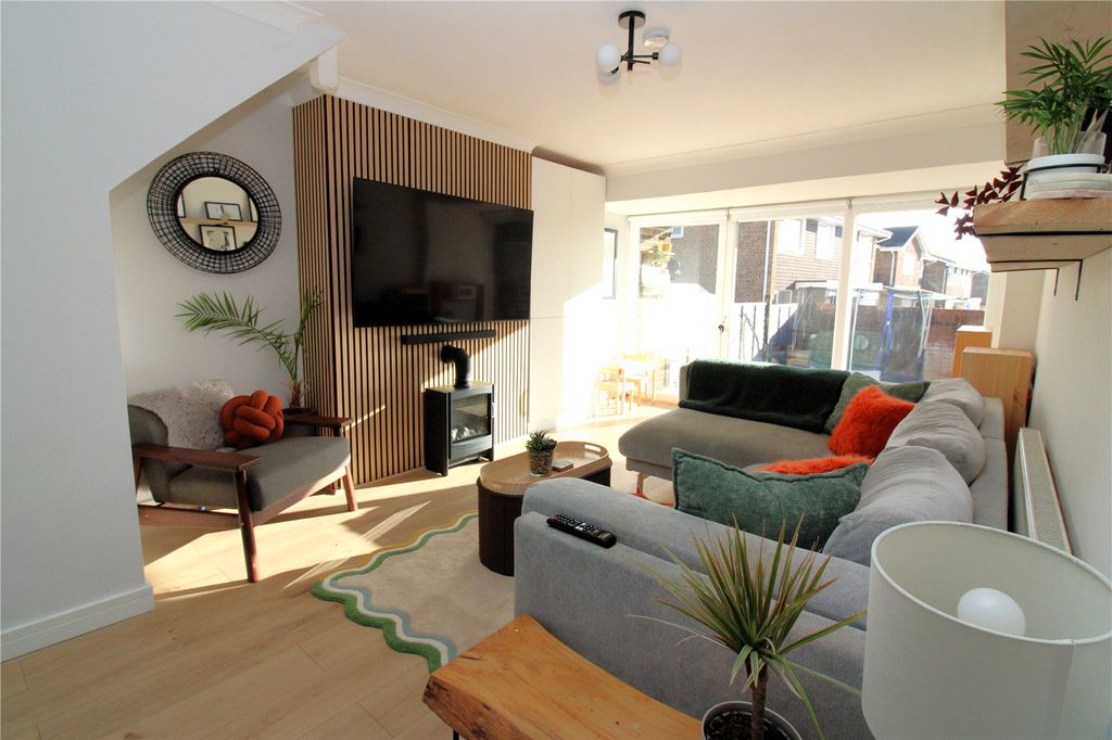 Property photo 2 of 16 Picture No. 12