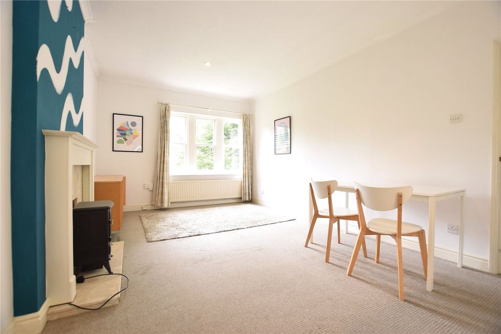 Property photo 2 of 8 Picture No. 33