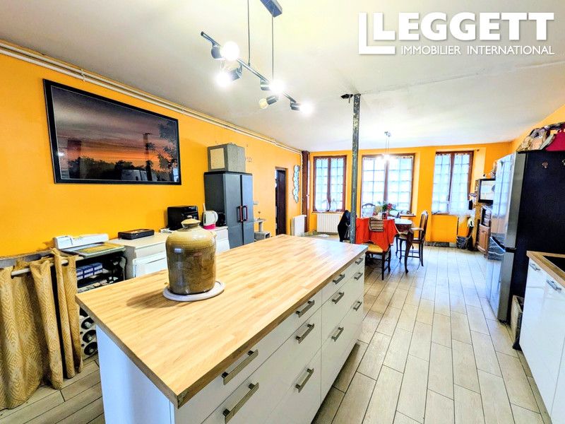 Property photo 2 of 10