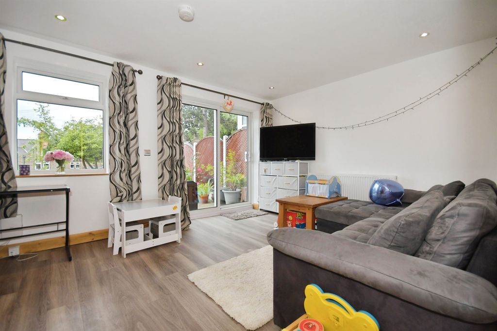 Property photo 3 of 18