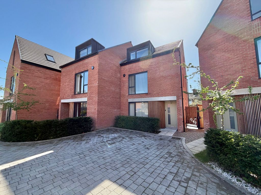 Property photo 1 of 30