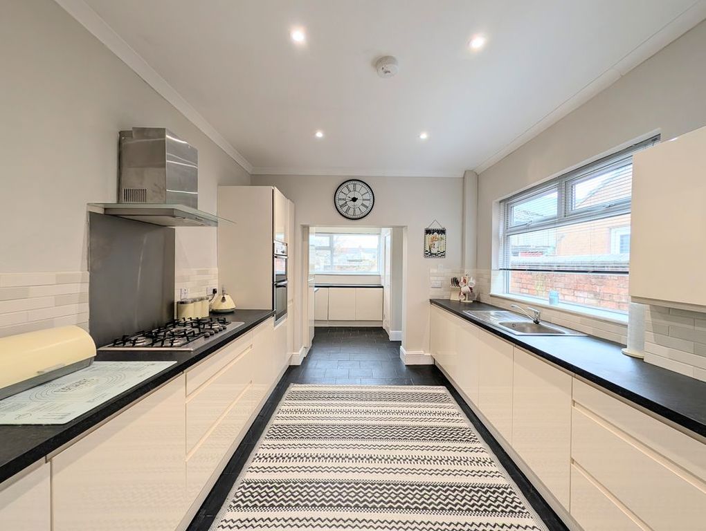 Property photo 2 of 18 Kitchen