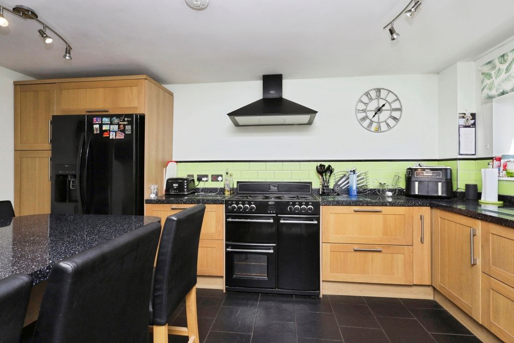 Property photo 2 of 17 Photo