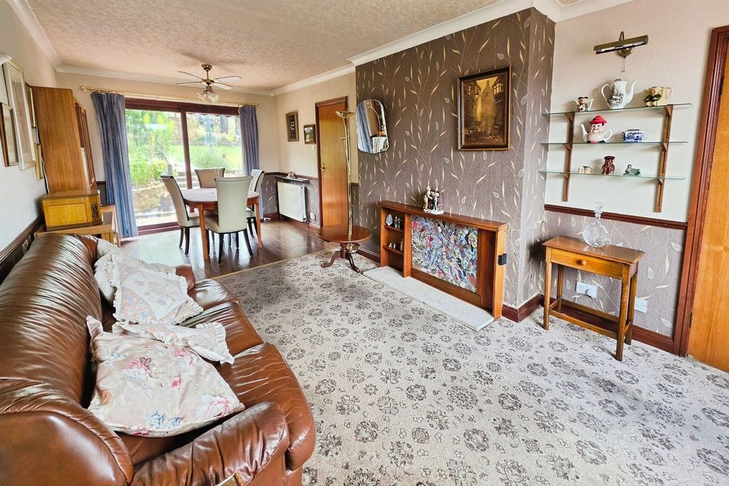 Property photo 3 of 13 Lounge Area