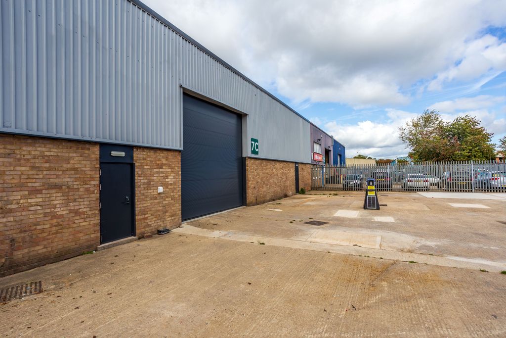 Property photo 2 of 9