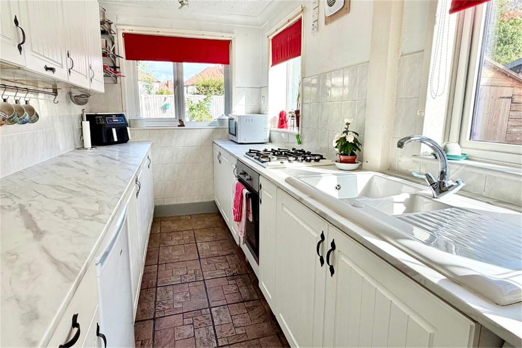 Property photo 3 of 28 Kitchen