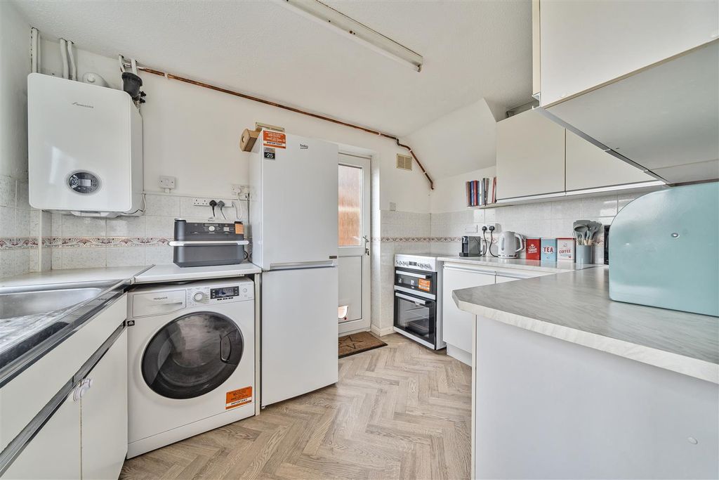 Property photo 2 of 19 Kitchen