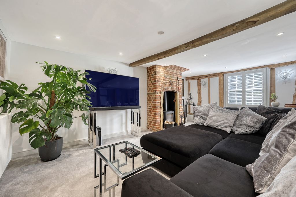 Property photo 2 of 18