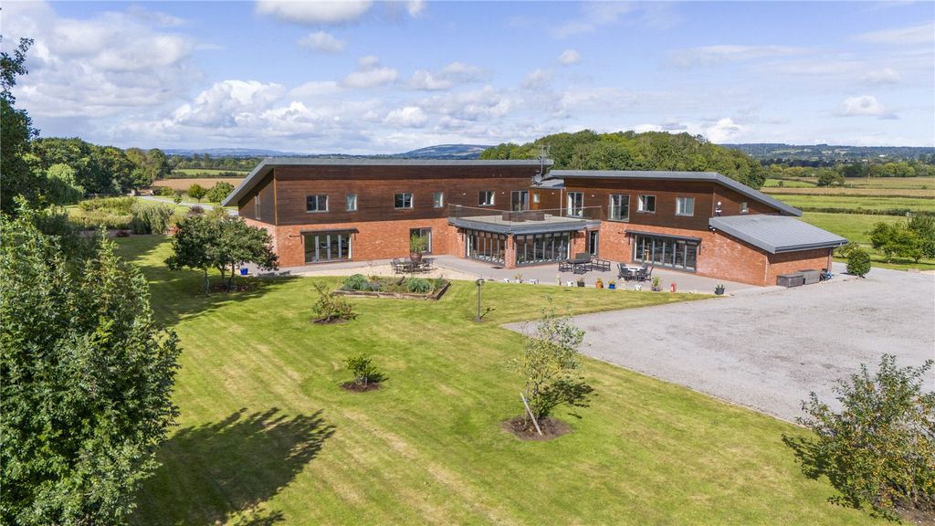 Property photo 1 of 27 Canal Farm