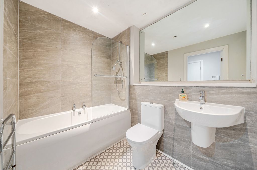Property photo 3 of 15 1530052-4-1A13017...