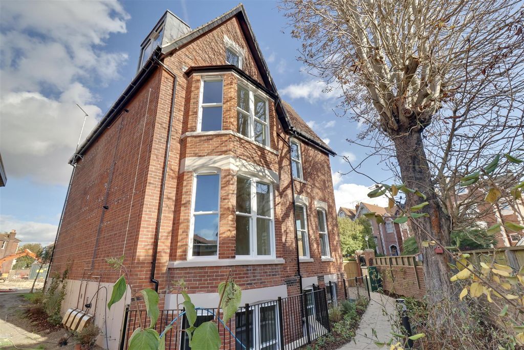 Property photo 1 of 22 Eec1Fd13-4167-49E9-B1Ea-Ef2C38Cecf4B_1_201_A.Jpeg